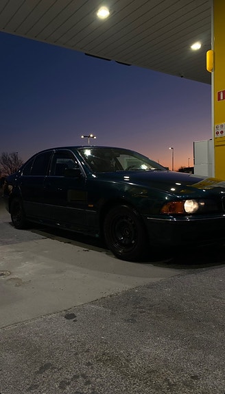 BMW 520i 2 of 5