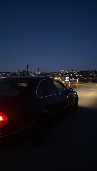 BMW 520i 3 of 5