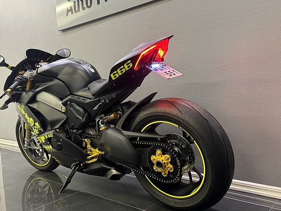 Ducati Panigale V4S DQS | Ventiljusterad | Kamera | Öhlins | Nytt däck 13 of 28