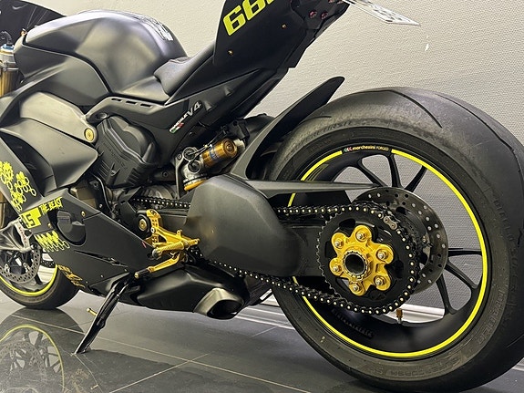 Ducati Panigale V4S DQS | Ventiljusterad | Kamera | Öhlins | Nytt däck 14 of 28