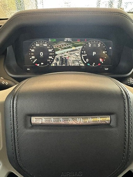 Land Rover Defender 90 6 of 10