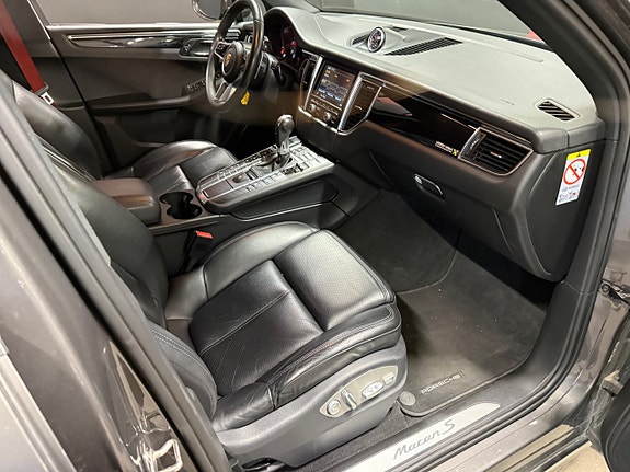 Porsche Macan S 14 of 23