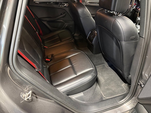 Porsche Macan S 17 of 23