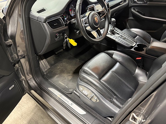 Porsche Macan S 9 of 23