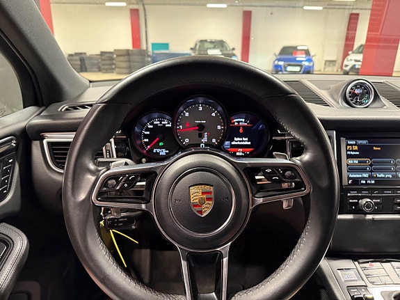 Porsche Macan S 18 of 23