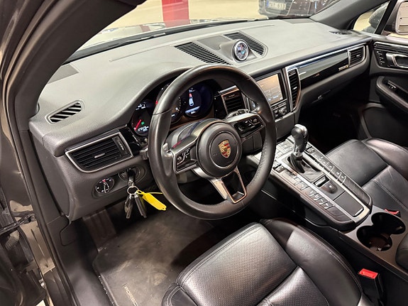 Porsche Macan S 10 of 23