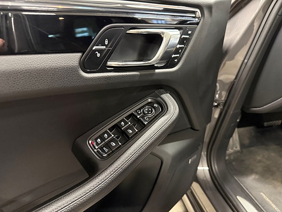 Porsche Macan S 8 of 23
