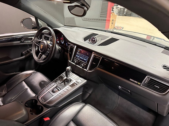 Porsche Macan S 15 of 23