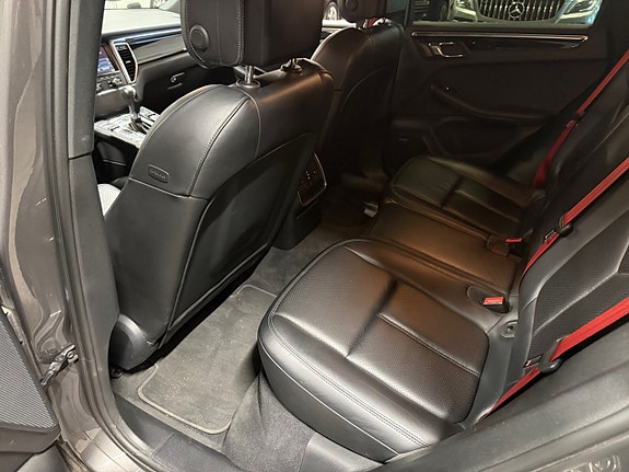 Porsche Macan S 12 of 23