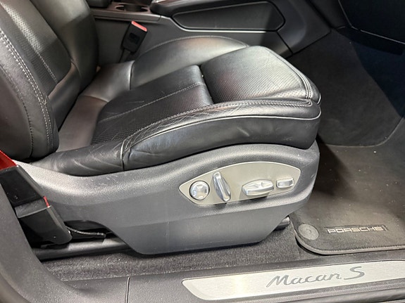 Porsche Macan S 16 of 23