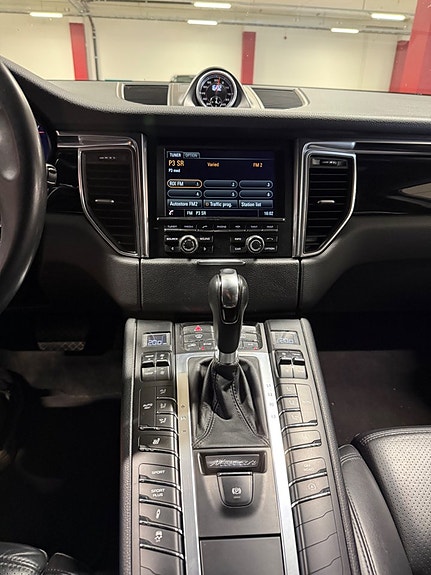 Porsche Macan S 23 of 23