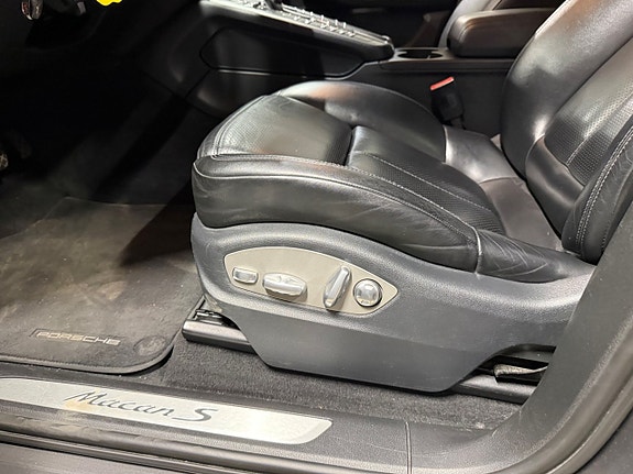 Porsche Macan S 11 of 23