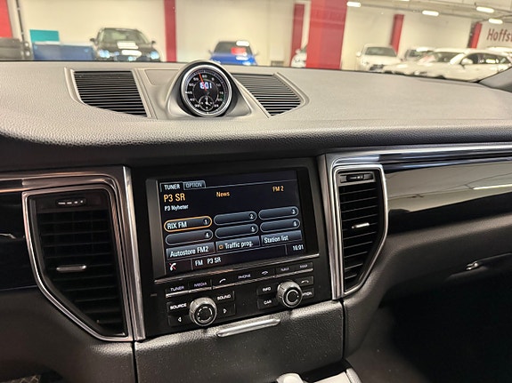 Porsche Macan S 21 of 23