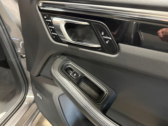 Porsche Macan S 13 of 23