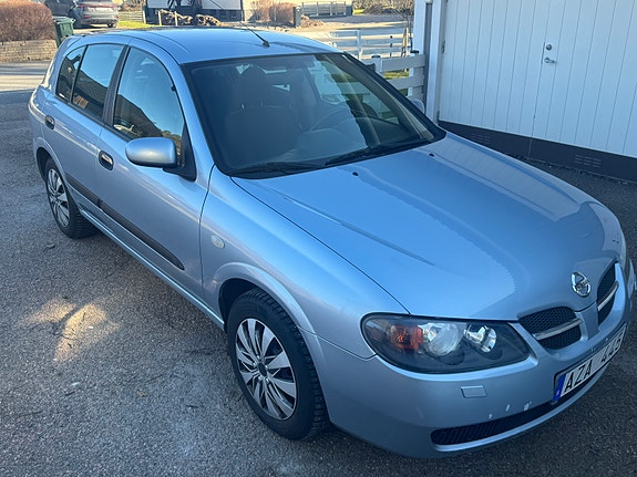 Nissan Almera 2 of 5