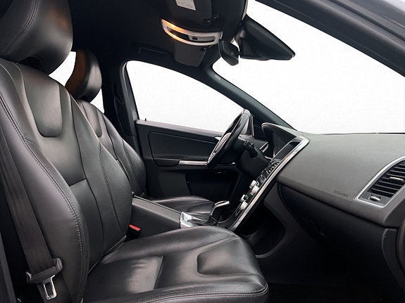 Volvo XC60 14 of 30