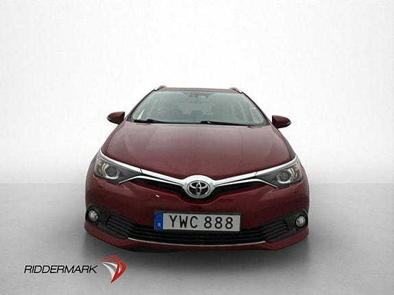 Toyota Auris 2 of 5