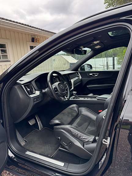 Volvo XC60 8 of 14