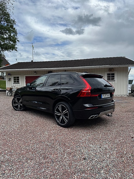 Volvo XC60 2 of 14