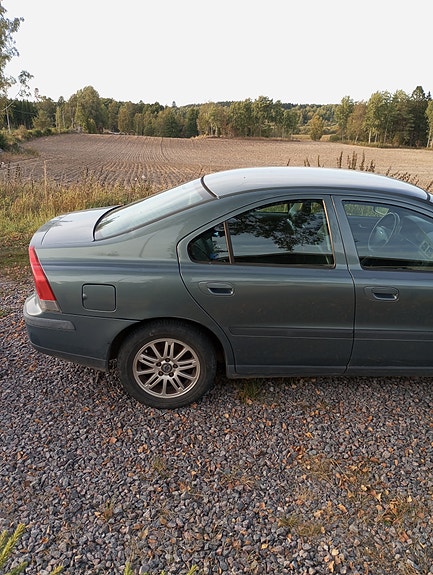Volvo S60 2 of 5