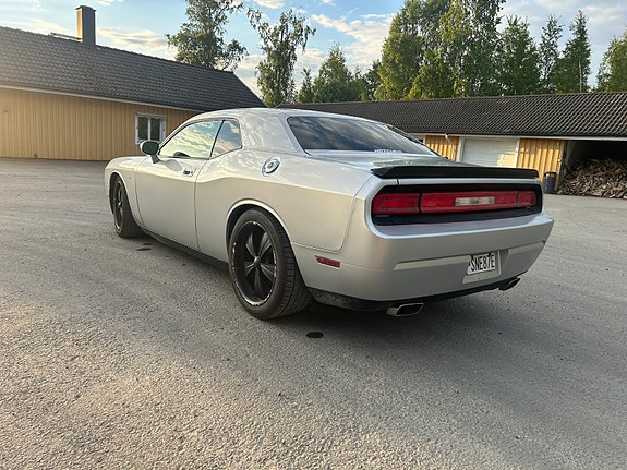Dodge Challenger 3 of 4