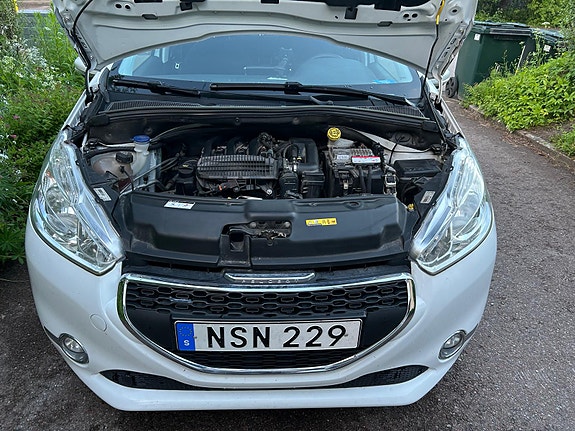 Peugeot 208 7 of 8