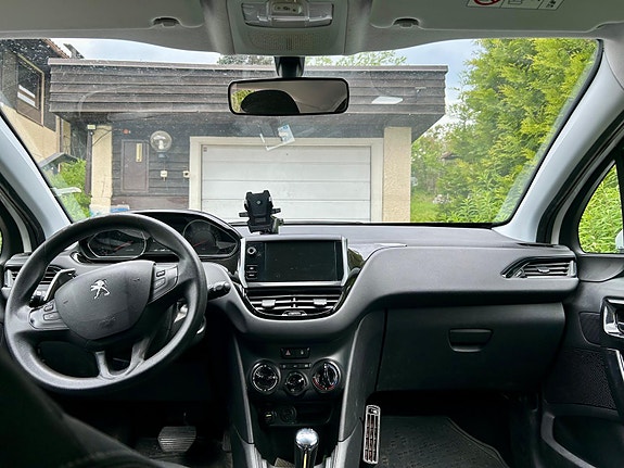 Peugeot 208 8 of 8