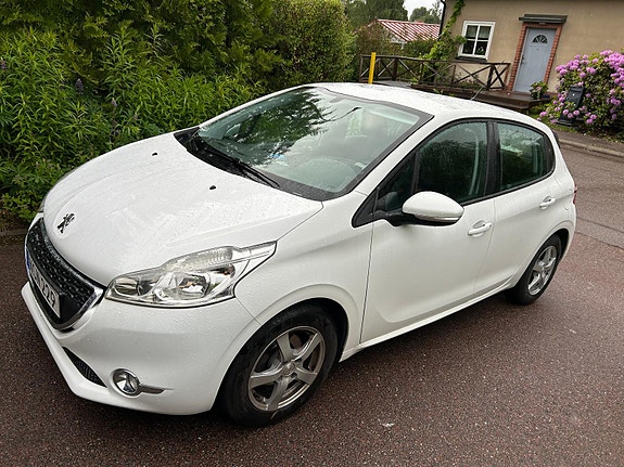 Peugeot 208 6 of 8