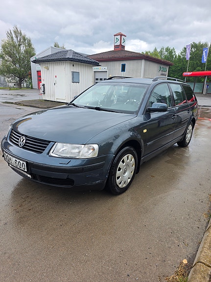 Volkswagen Passat 2 of 5