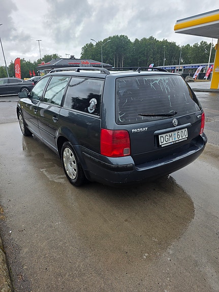 Volkswagen Passat 3 of 5