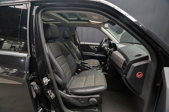 Mercedes-Benz GLK220 16 of 18