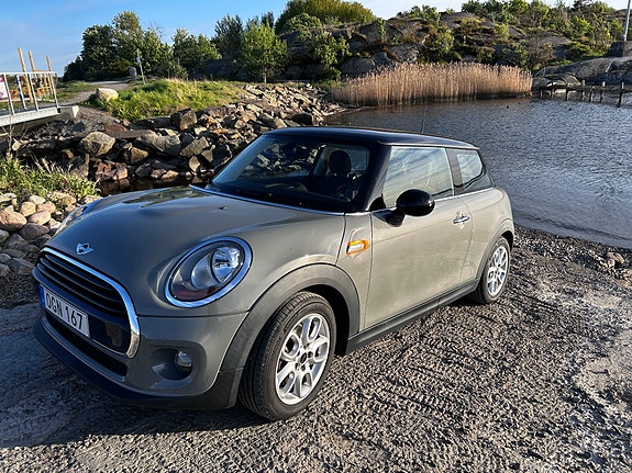 MINI Cooper 2 of 5