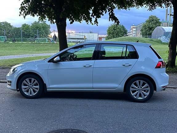 Volkswagen Golf VII 2 of 5