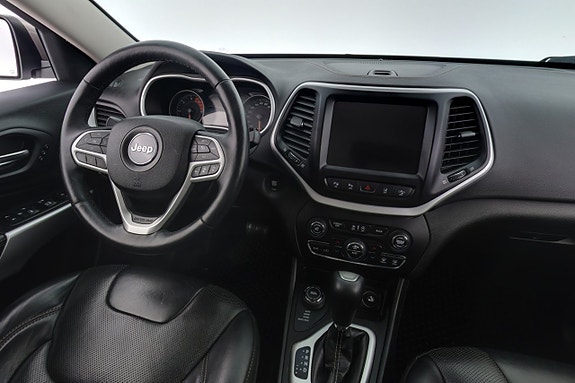 Jeep Cherokee 15 of 26