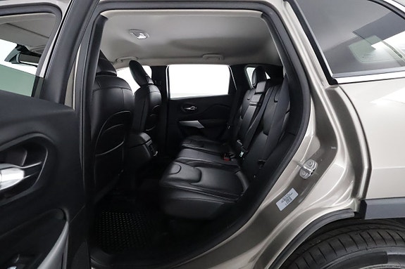 Jeep Cherokee 12 of 26