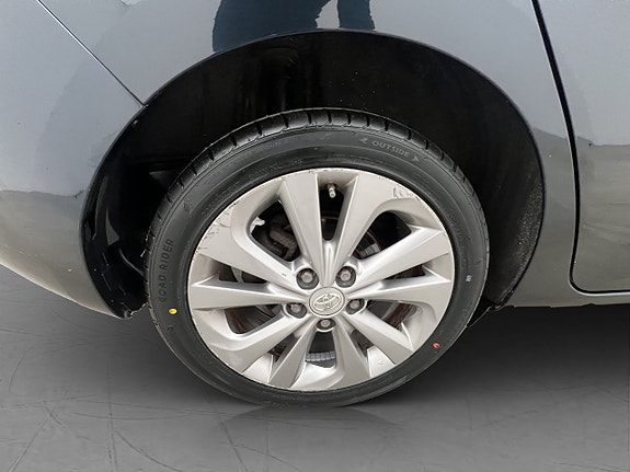 Toyota Auris 12 of 30