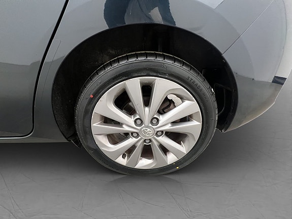 Toyota Auris 11 of 30