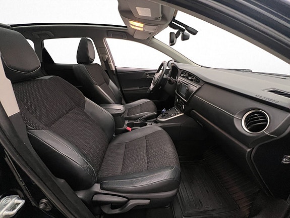 Toyota Auris 14 of 30