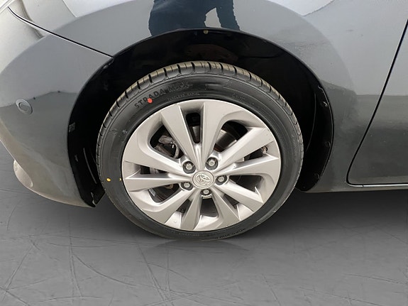 Toyota Auris 10 of 30
