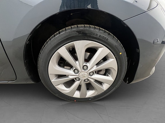 Toyota Auris 13 of 30