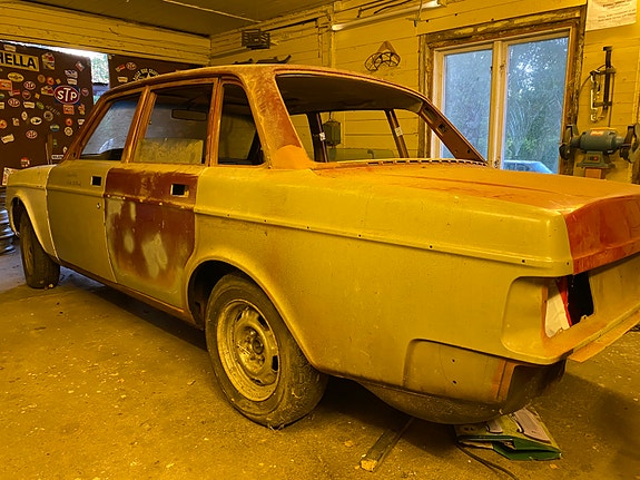 Volvo 264 2 of 5