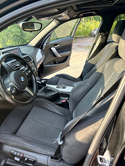 BMW 120d 4 of 5