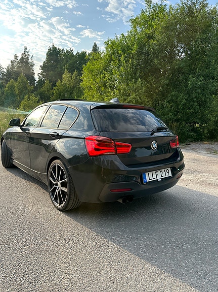 BMW 120d 2 of 5
