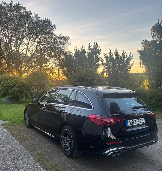 Mercedes-Benz C300 3 of 3