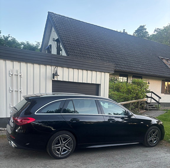 Mercedes-Benz C300 2 of 3