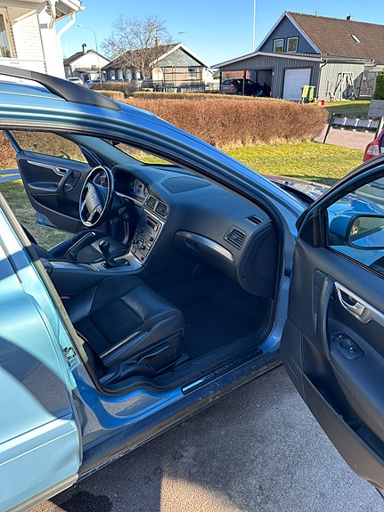 Volvo V70 4 of 5