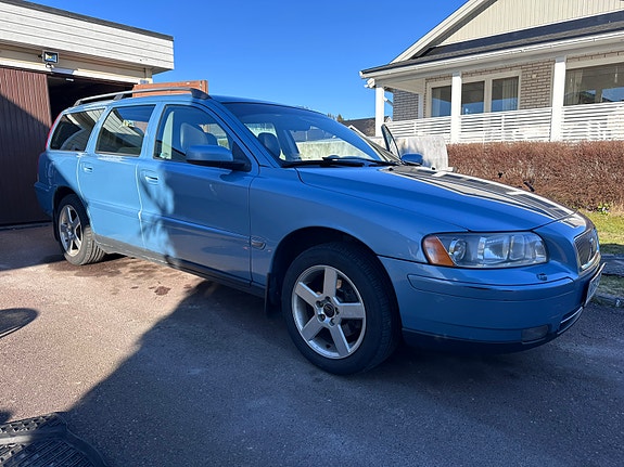 Volvo V70 2 of 5