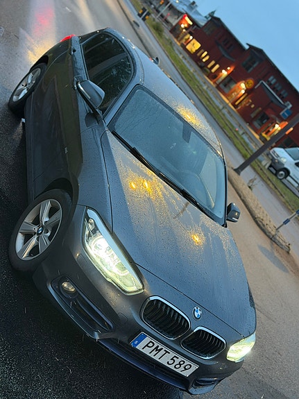 BMW 118d 4 of 5