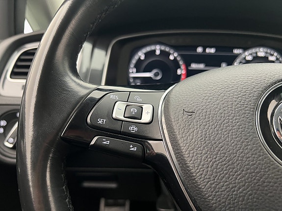 Volkswagen Golf Alltrack 26 of 30