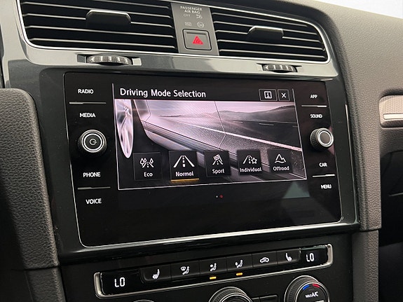 Volkswagen Golf Alltrack 29 of 30